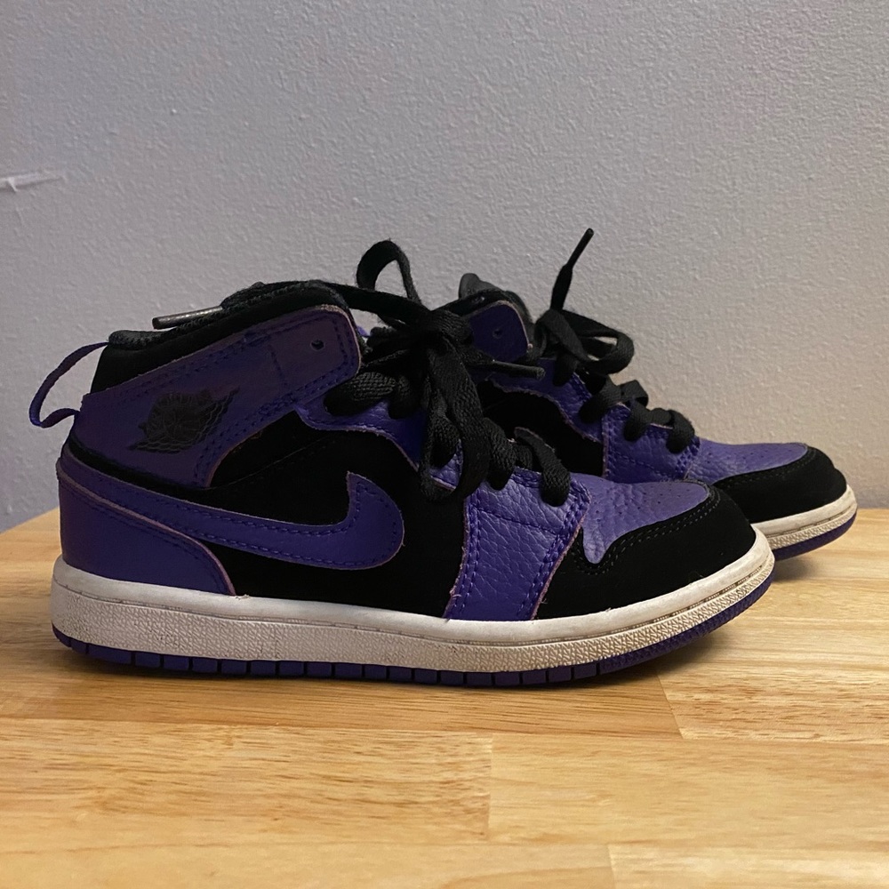 KIDS AIR JORDAN 1 RETRO SNEAKERS